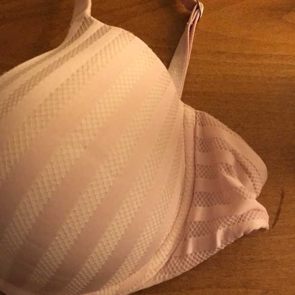 VS Light Pink Push-Up Bra - Picture 2 of 4